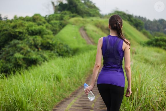 Em outros casos, olhar para baixo enquanto anda está ligado à introspecção e ao excesso de pensamentos, especialmente em períodos de preocupação ou ansiedade