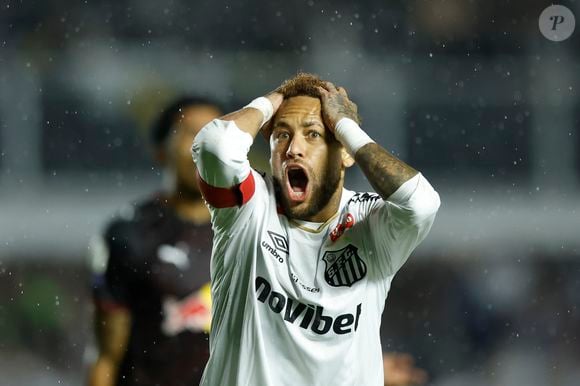 Escolha de Neymar para representar o principal número da Seleção dividiu opiniões de internautas nas redes sociais