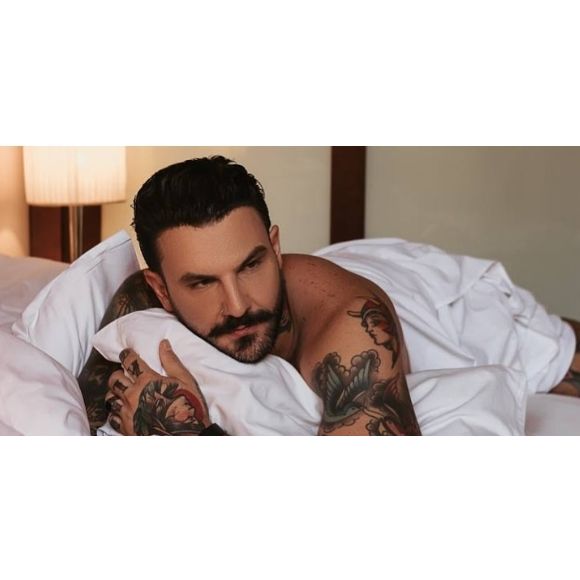 Ex-’BBB’ Wagner Santiago também fez harmonização íntima