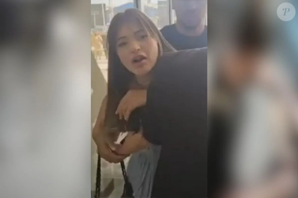 Em vídeos que circulam nas redes sociais, Laís Gabriela Barbosa da Cunha justificou o ataque ao afirmar que sua franja ficou 'parecendo o Cebolinha' após o procedimento realizado por Eduardo Ferrari