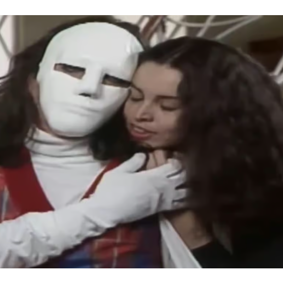 Em 'A Viagem', o personagem de Mascarado (Breno Moroni), foi ex-companheiro de Carmen (Suzy Rêgo). Ele faz a revelação no final da novela.