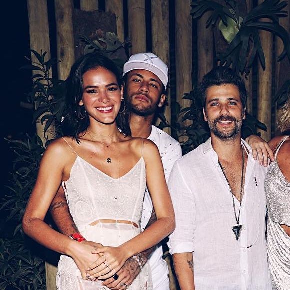 A escolha de Fernando de Noronha não surpreende. Bruna Marquezine já passou datas especiais no arquipélago com antigos relacionamentos, reforçando o clima de romance na virada