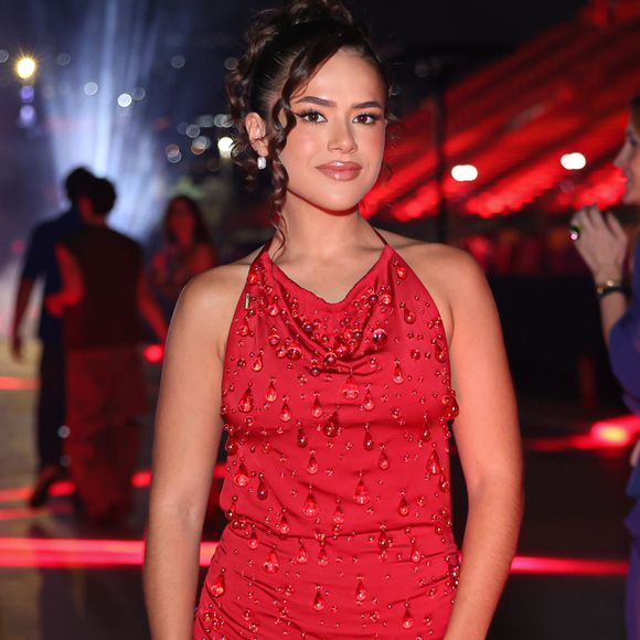 Maisa foi mais uma famosa que apostou no vermelho em evento em 2025