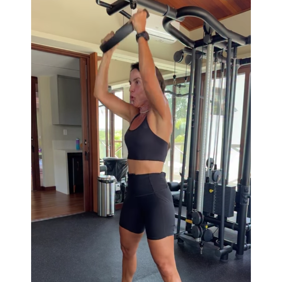 Ivete Sangalo tem pegado pesado com seu corpo para chegar na melhor forma possível para o Carnaval