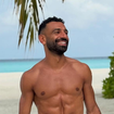 Lançado no séc. XXI em Dubai, este perfume árabe unissex refrescante de limão-siciliano, toranja, bergamota e pimenta-rosa se tornou o meu favorito para acordar e na hora de dormir