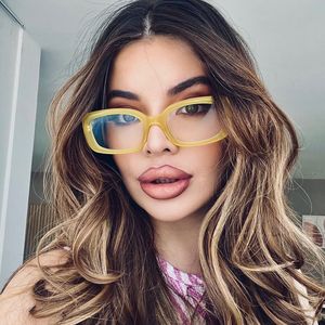 Enquanto isso, aparência de Gkay, especialmente seus lábios GG, eram muito criticados