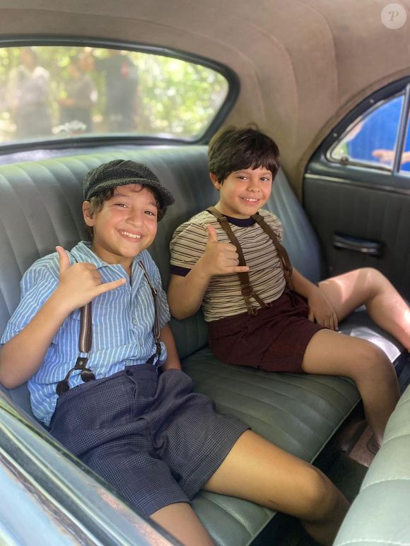 Arthur Yera e Davi Malizia, o Simbá e o Samir da novela ''Êta Mundo Melhor', nos bastidores da novela da Globo