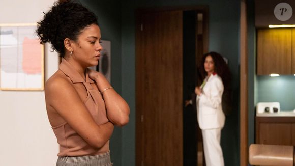 No final de 'Vale Tudo' Maria de Fátima (Bella Campos) conhece homem chamado Carvana