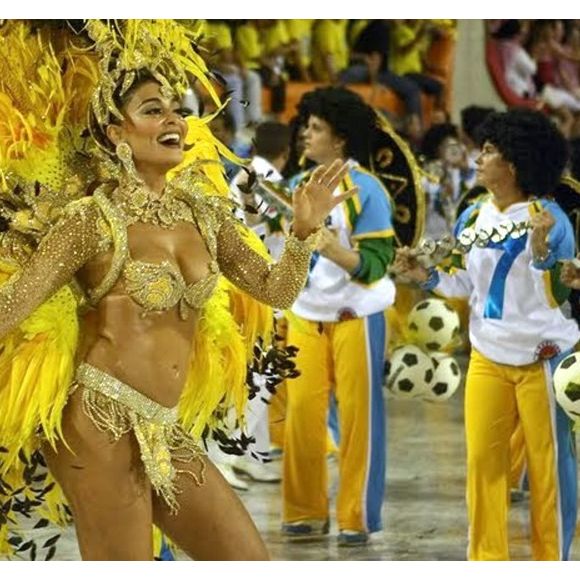 Juliana Paes já havia sido rainha de bateria da Viradouro nos anos 2000