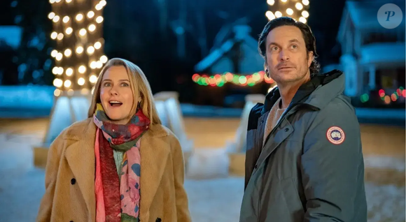 Um Natal ex-pecial: Este aqui é o respiro da lista, mas nunca superficial. A comédia brinca com ex-namorados que ressurgem como assombração natalina, famílias tentando parecer perfeitas, encontros inevitáveis e aquele desconforto gostoso de quem reencontra o passado no pior momento possível