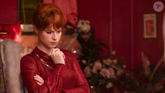 Em 'Judy: Muito Além do Arco-Íris', Jessie Buckley apareceu novamente com o cabelo comprido e visual mais sério