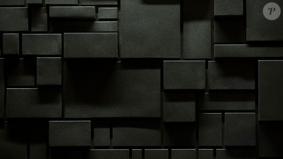 Filme 'Brick', da Netflix, foi marcado por sua parede de tijolos enigmática preta.