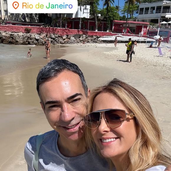 Ticiane Pinheiro posou coladinha com César Tralli, o novo âncora do ‘Jornal Nacional’, em dia de praia