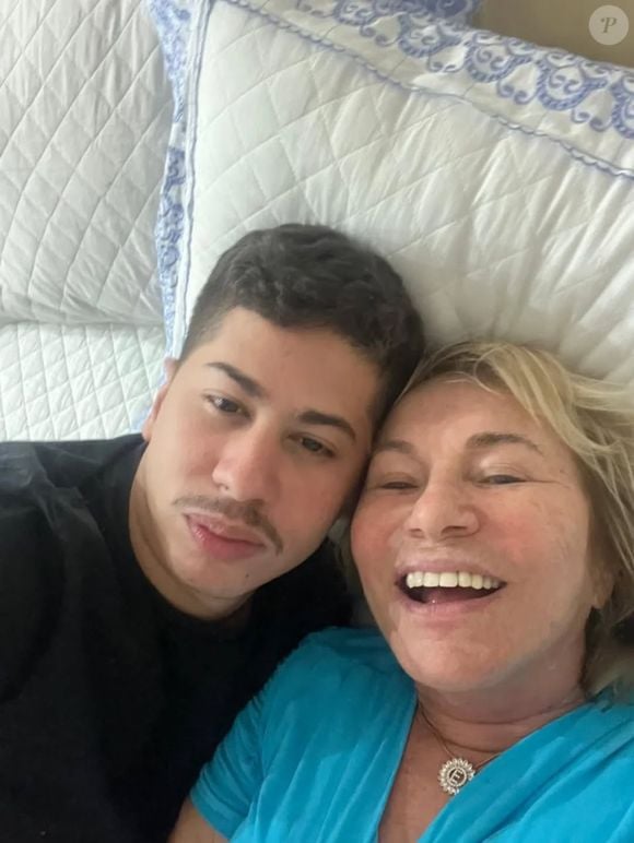 Em uma publicação no Instagram, Noé declarou seu carinho por Eva Michaelichen com a mensagem: "Te conhecer foi melhor coisa que já aconteceu na minha vida te amo". O produtor de conteúdo também afirmou, em março, que havia passado dois anos recebendo mensagens da mãe de Eliana e revelou o desejo de se casar com ela