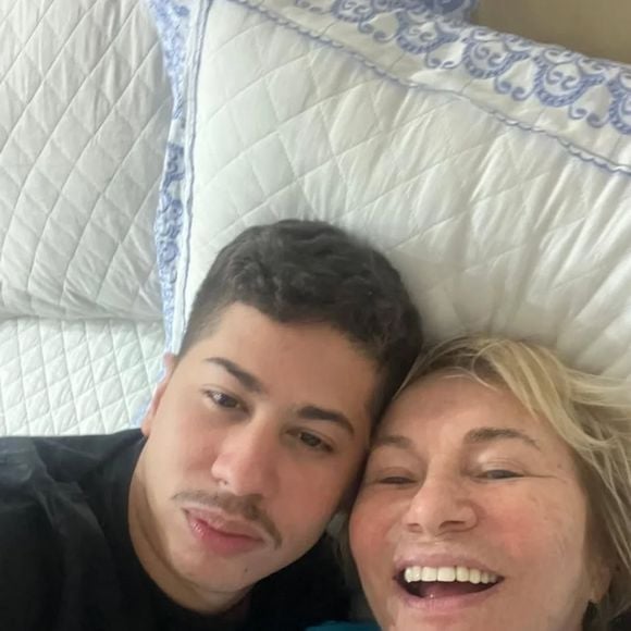 Em uma publicação no Instagram, Noé declarou seu carinho por Eva Michaelichen com a mensagem: "Te conhecer foi melhor coisa que já aconteceu na minha vida te amo". O produtor de conteúdo também afirmou, em março, que havia passado dois anos recebendo mensagens da mãe de Eliana e revelou o desejo de se casar com ela