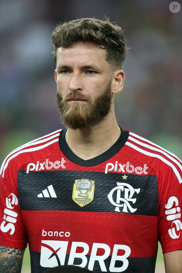 Nos últimos anos, Léo Pereira transformou seu visual com uma barba mais preenchida, que funcionou muito com seu rosto