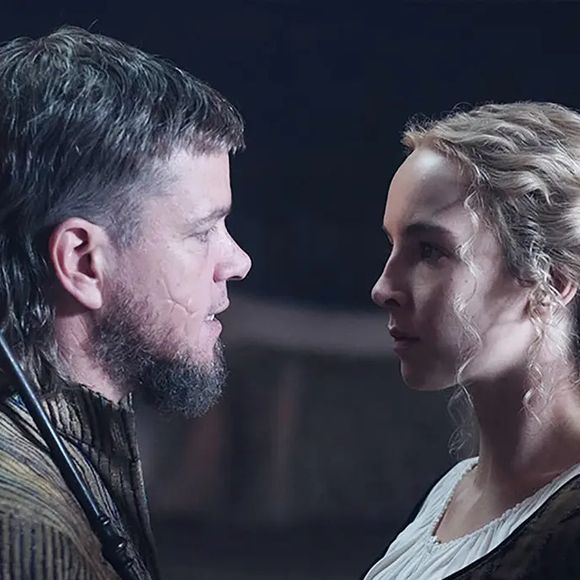 Revoltado com a acusação, o cavaleiro Jean de Carrouges confronta seu algoz para tentar resolver a situação