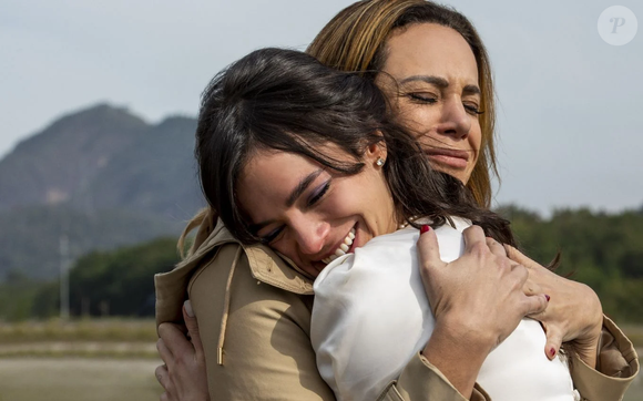 Longe da rotina das novelas tradicionais, Vanessa Gerbelli revelou que também se dedica à pintura, à escrita e à produção de seus próprios projetos. A atriz, que contracenou com Bruna Marquezine em 'Mulheres Apaixonadas', em 2003, voltou a trabalhar com a estrela quase duas décadas depois na série 'Maldivas', lançada em 2022