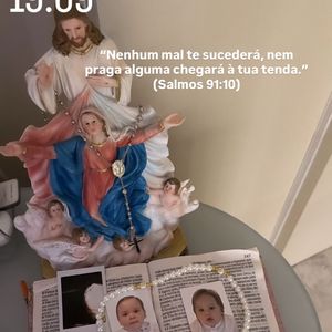 Virgínia Fonseca compartilhou a foto de uma bíblia, com retratos 3x4 dos filhos: ‘Nenhum mal te sucederá, nem praga alguma chegará à tua tenda’