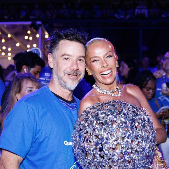 Na Sapucaí, Alexandre Iódice e Adriane Galisteu protagonizaram fotos juntos