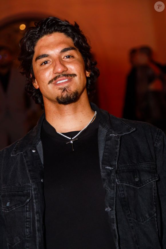 Gabriel Medina vive um affair com a dançarina Isabella Arantes. A informação é do jornal Extra