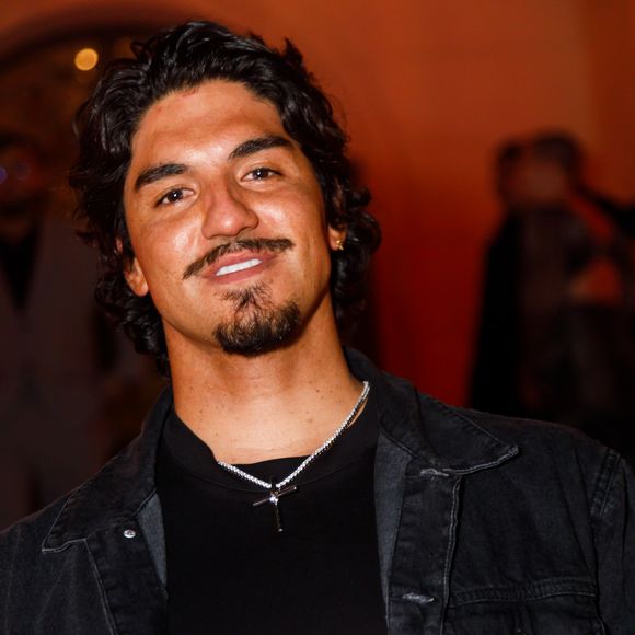 Gabriel Medina vive um affair com a dançarina Isabella Arantes. A informação é do jornal Extra