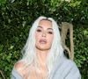 Kim Kardashian atualmente tem 44 anos e faz sucesso com sua beleza e corpo definido na web e em eventos