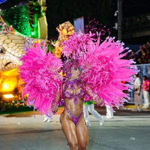 Carnaval 2026: Mulher Melão estreou como musa do Salgueiro