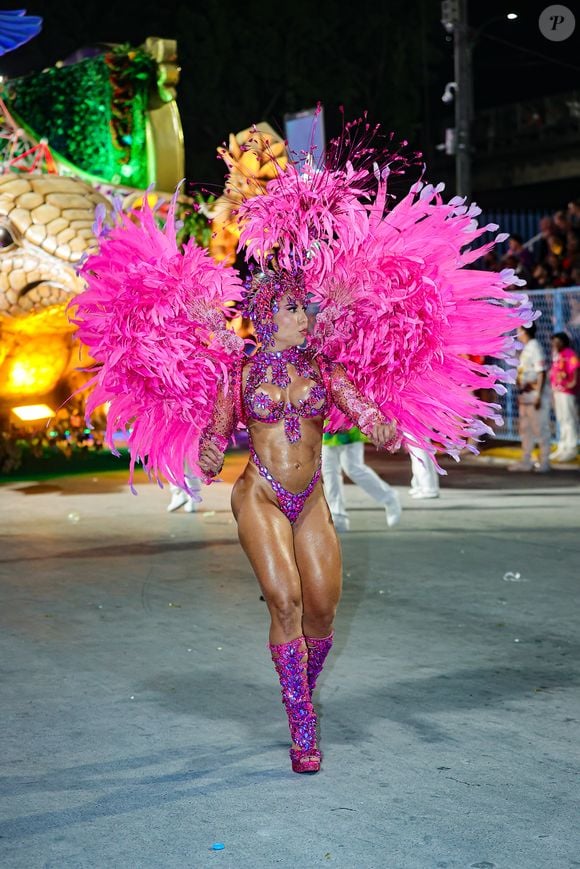 Carnaval 2026: Mulher Melão estreou como musa do Salgueiro