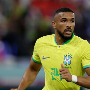 O zagueiro Gleison Bremer, atleta do Juventus, foi um dos 26 convocados pelo técnico Carlo Ancelotti para defender a Seleção Brasileira na Copa do Mundo de 2026, marcando sua segunda participação em Mundiais; ele também esteve em 2022 no Catar