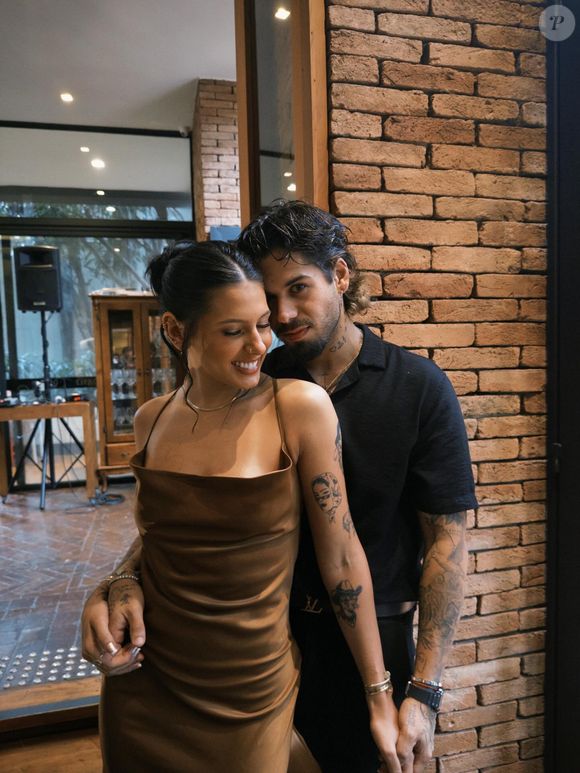 Segundo a repórter, Zé Felipe e Ana Castela estavam normais e até elogiaram um ao outro