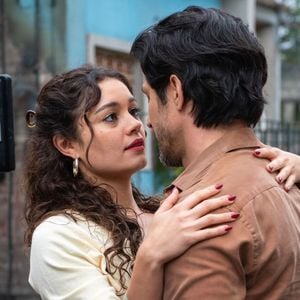 O romance de Gerluce (Sophie Charlotte) com Paulinho (Romulo Estrela) entra em crise nos próximos capítulos da novela Três Graças