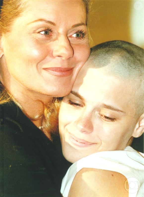 Música 'Love By Grace', responsável por marcar o drama de Camila (Carolina Dieckmmann) teve versão brasileira gravada por Marina Elai em 2006