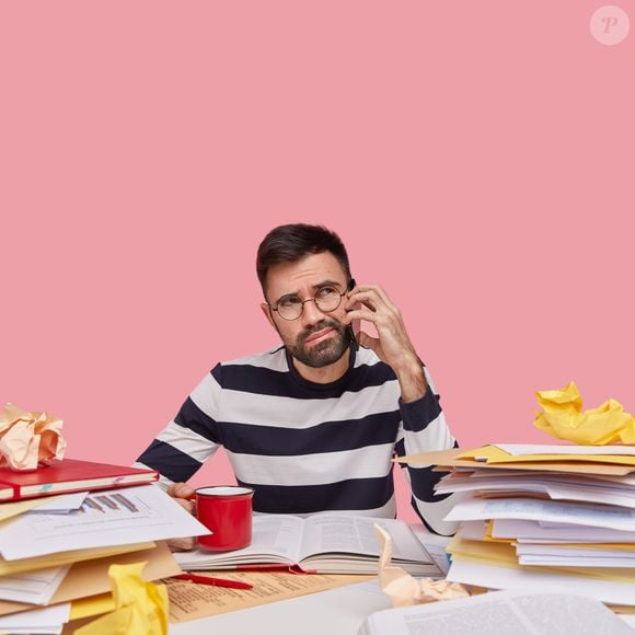 Estudos descobriram que estar cercado por muitos objetos desnecessários contribui para a procrastinação e reduz a satisfação com a vida