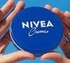 Embora seja conhecido principalmente por hidratar e nutrir a pele, o icônico creme Nivea da lata azul também pode ter outras utilidades que nem sempre conhecemos