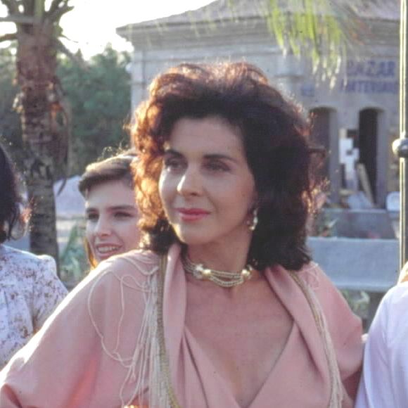 Betty Faria parou de fazer aulas de dança para ter o corpo de Tieta para a novela de mesmo nome: 'Pegava ferro'