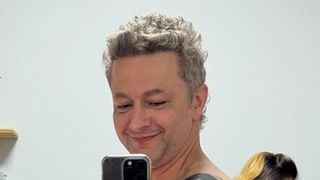 'Dor mais intensa que já senti': Lucas Lima arrisca em nova tatuagem diferentona, cita Sandy em explicação do desenho e resultado divide a web