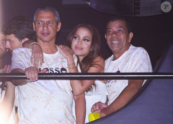 Anitta no Carnaval 2025 do RJ: funkeira levou a família para camarote na Sapucaí
