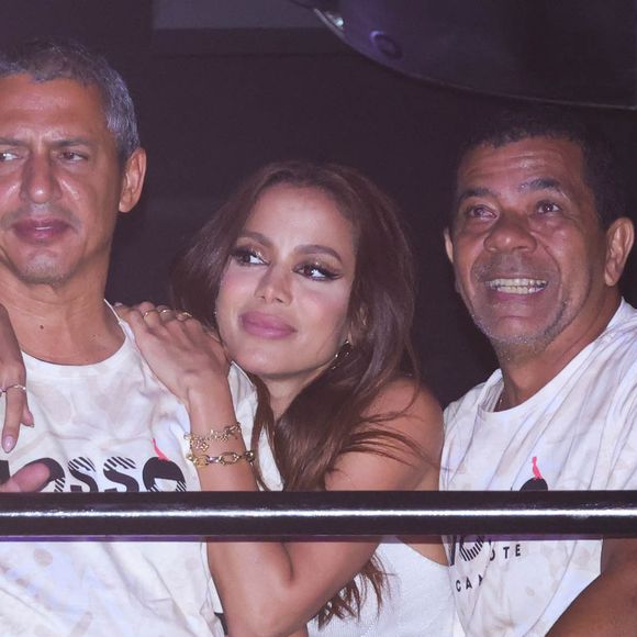 Anitta no Carnaval 2025 do RJ: funkeira levou a família para camarote na Sapucaí