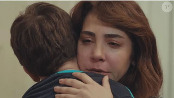 Ceyda desconversa sobre paternidade de Arda em Fora de Mulher, mas aceita fazer novo teste de paternidade