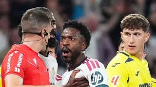 'Ele já bolado com o fim do relacionamento': Vini Jr. se exalta em campo, briga e é expulso em 1ª partida após rumores de separação de Virgínia; web reage