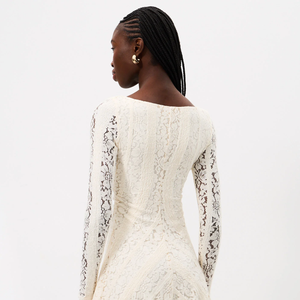 Para quem busca um vestido romântico sem gastar muito, a Renner oferece o modelo curto de renda e manga longa por R$ 179,90, confeccionado em algodão com certificado BCI e com modelagem que valoriza a silhueta