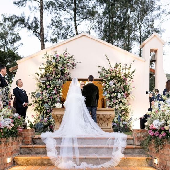 No detalhe: vestido de Giovanna Lancellotti teve um véu gigantesco