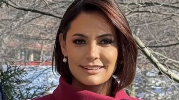 'Homenagem, de forma sutil, à...': por que Michelle Bolsonaro, barrada no Capitólio, usou look vermelho em viagem feita para posse de Trump?