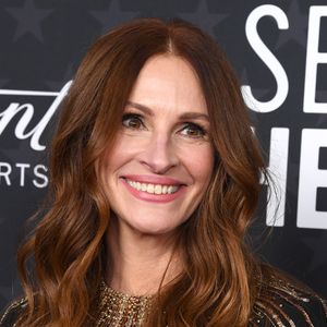 Julia Roberts costuma massagear azeite de oliva com água pelo corpo para hidratação