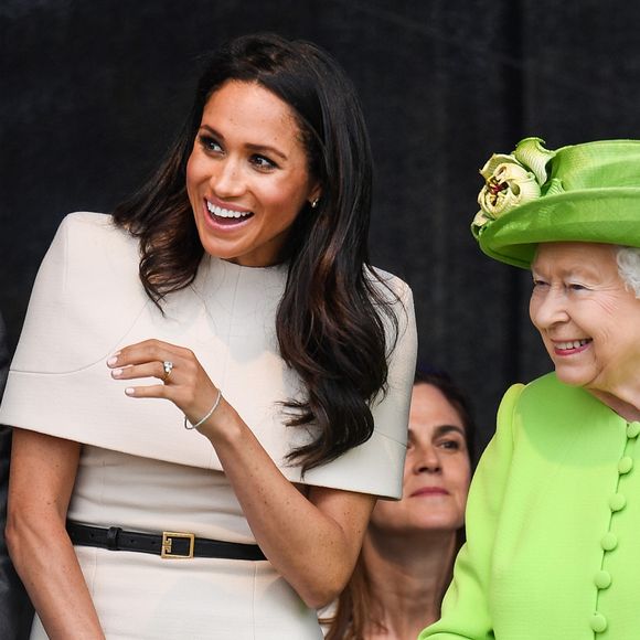 Os fãs da realeza estão convencidos de que Meghan Markle usou um eletrodoméstico presenteado à família pela falecida rainha para fazer waffles do Dia de São Patrício para a família Sussex.