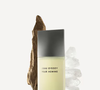 O perfume japonês se destaca por sua abertura fresca e explosiva, descrita pela Sephora como uma verdadeira "cachoeira de frescor cítrico" capaz de transmitir luxo e refinamento de forma natural