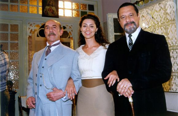 Novela 'Terra Nostra' já teve reprise à tarde na Globo em 2004 e encarou difícil concorrência de reapresentação de 'Maria do Bairro', no SBT