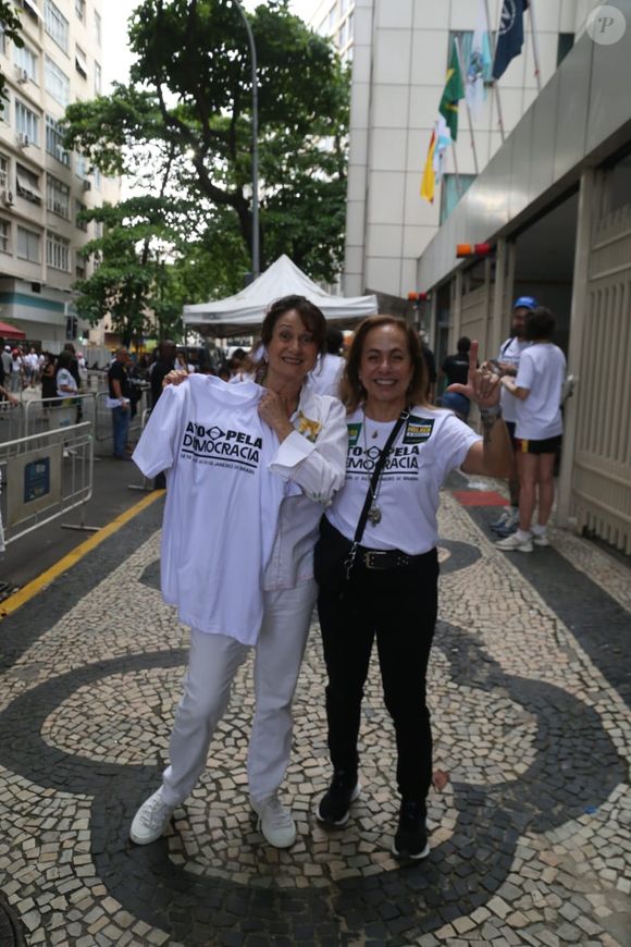 Zezé Polessa e Cissa Guimarães no Ato Musical pela Democracia, em Copacabana