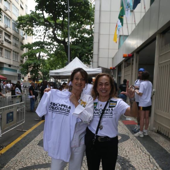Zezé Polessa e Cissa Guimarães no Ato Musical pela Democracia, em Copacabana